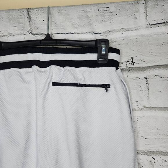 CSG. Mid-Rise Solid Relaxed Fit Athletic Shorts White & Black Medium - Picture 8 of 12